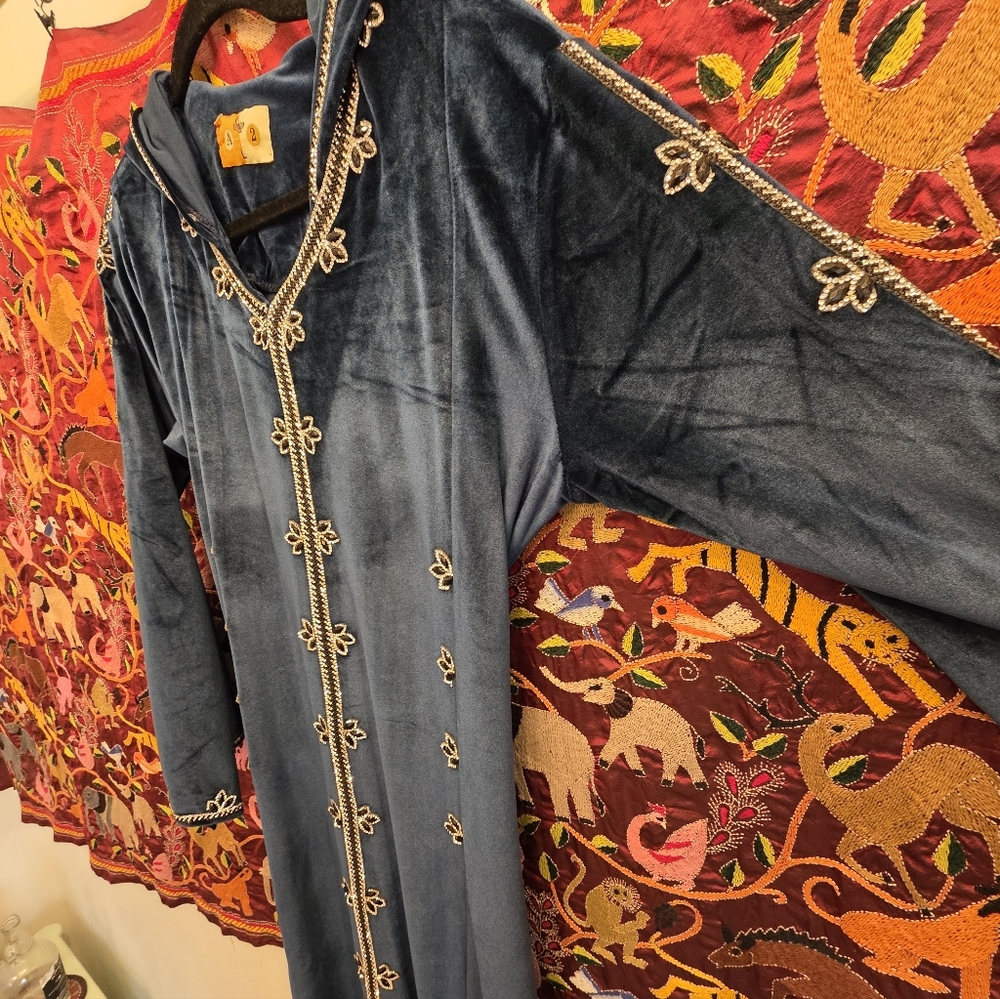 Game Of Thrones Velvet Embellished Gown With Hood Handmade - Picture 5 of 15